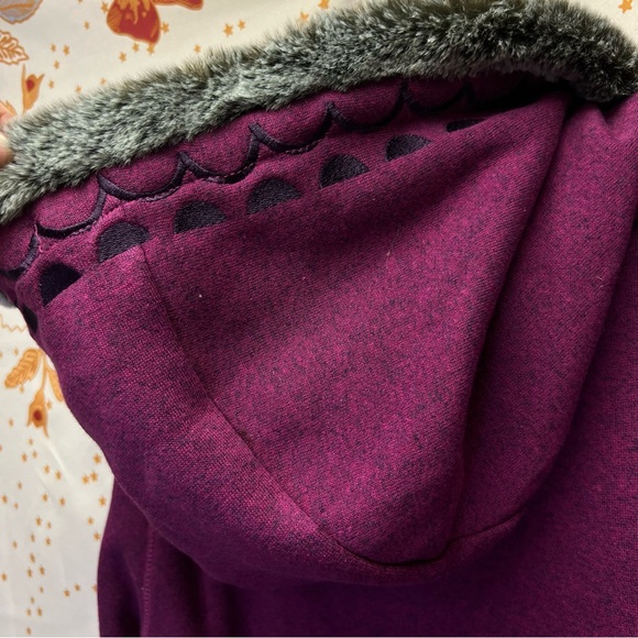 Frozen’s Ana Coat size girls XXL(14-16) - Picture 8 of 9